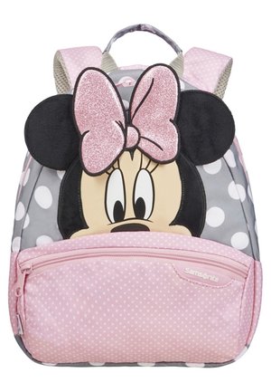 Dziecięcy plecak z twarzą Minnie Mouse, dużą brokatową różową kokardą, czarnymi uszami, różowymi i białymi kropkami, przednią kieszenią na zamek oraz wyściełanymi paskami.