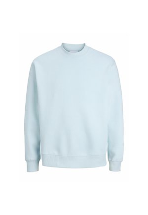 Svetlo modra majica z okrolim izrezom iz mehke tkanine, z dolgimi rokavi, rebrastimi manšetami in ravnim robom za sproščen videz.