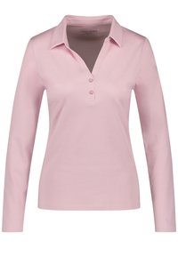 Helle rosa langärmlige Poloshirt aus weichem Stoff, mit einem kragenlosen Ausschnitt und einer Drei-Knopf-Leiste. Glatte Textur und schmale Passform.