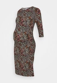 Gravidklänning med trekvartsärmar, svart bas och färgglad blommig tryck i nyanser av rosa, orange och grönt; figurnära design.