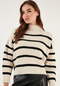 LELA Strickpullover - cream black