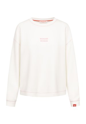 Witte sweatshirt met lange mouwen en roze "WONDER WOMAN" tekst op de borst, ronde halslijn en een klein rood label aan de linkermouw.