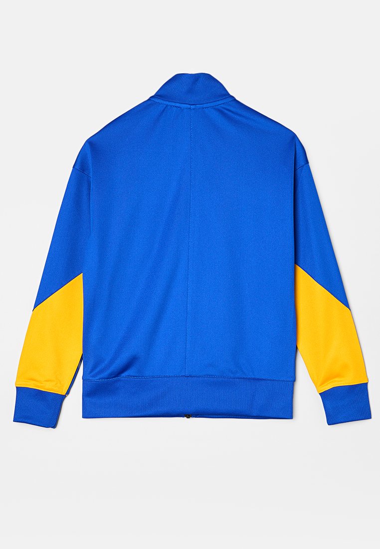 Blaue Sportjacke mit langen Ärmeln, hohem Kragen und gelben Akzentpaneelen auf den Schultern. Glattes Material und taillierte Passform.