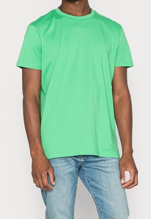 Grøn bomulds t-shirt med rund hals, korte ærmer og løs pasform. Stoffet ser glat ud uden mønstre eller udsmykninger.