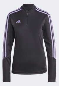 Maglia nera a maniche lunghe con zip quartشكلتا e righe viola Adidas sulle maniche. Texture liscia e design aderente. Presenta un piccolo logo sul petto.