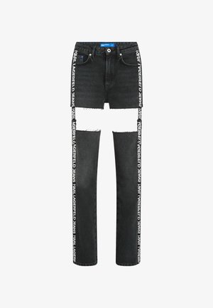 Črne jeans hlače iz jeansa z neobdelanim robom, z izrezanimi predeli in kontrastnim logotipnim trakom ob straneh. Dizajn z ravnimi hlačnicami.