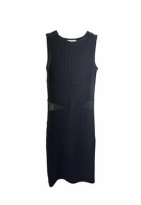 Abito in maglina nera a canotta con una silhouette aderente, caratterizzato da motivi verticali e orizzontali e una lunghezza a metà gamba.