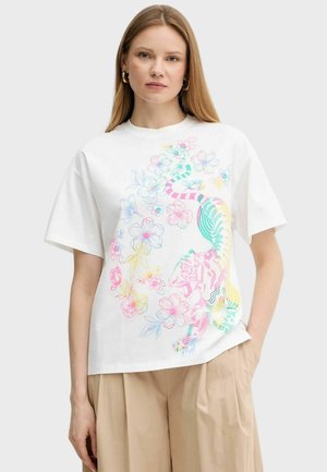 T-shirt bianco in cotone con una grafica colorata di fiori e tigri, maniche corte e una vestibilità rilassata.