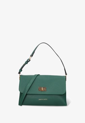Sac à épaule en cuir vert avec fermeture à loquet tournant dorée et bandoulière ajustable, marqué "pierre cardin" sur le devant.