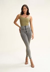 Freddy Farkkuleggingsit - light grey jeans black seams
