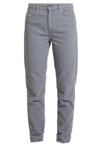 Grå kordflöjlsbyxor med vertikala ränder, slim fit, fem fickor, upphöjd textur, knapp- och dragkedjestängning, samt avsmalnande ben.