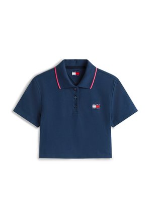 Tumesinine kärbitud polosärk roosa kraeäärisega, kolmeknupuline esiosa ja vasakul rinnal väike Tommy Jeans logoga plaastr.