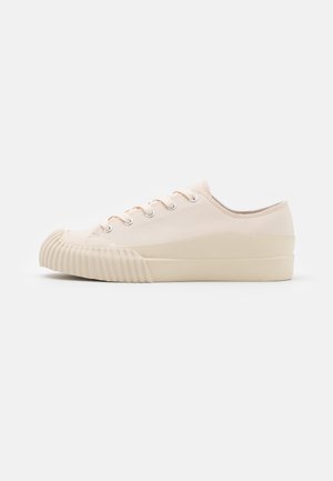 Sneakers - off-white