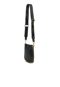 Borsa a tracolla nera in pelle con dettagli in oro chiodato sui bordi, caratterizzata da una forma piatta e una tracolla regolabile per un indossamento versatile.