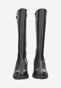 Bottes en cuir noires arrivant au genou, avec une texture lisse, bout rond, fermetures éclair sur le côté et semelles en caoutchouc épaisses. Design simple sans motifs visibles.