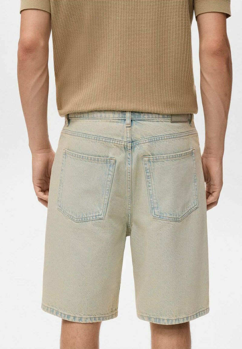 Mango BERMUDA - Short en jean - light blue