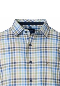 Geruite blouse in blauw, groen en beige tinten. Heeft een button-down kraag, marineblauwe knopen en een borstzak met een subtiele logo-detail.