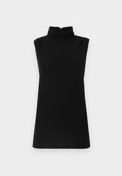 Černý tílkový top s imitací stojačku a jemným strukturovaným vzorem, vyrobený z měkké látky s zapínáním na zip na zádech.