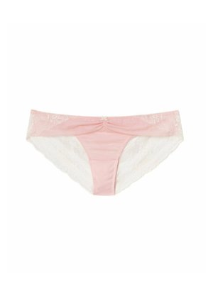 Sous-vêtements roses avec un devant en tissu doux et un dos en dentelle blanche, présentant un petit pli au centre et un détail de noeud décoratif.