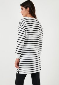 LELA REGULAR FIT - Sportska majica - white