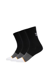 Drei Paar Socken: zwei einfarbig schwarz, eine schwarz-grau mit orangen Akzenten. Gerippte Textur; gepolsterte Fersen- und Zehenbereiche.