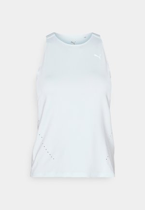 Débardeur de sport sans manches bleu clair en tissu lisse. Présente un design de bretelles angulaires, de petits trous de ventilation et un logo blanc.