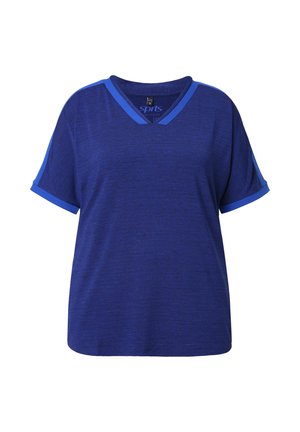 Loszittend blauw sportshirt met korte mouwen en lichtblauwe bies langs de V-hals, mouwen en schouderstrepen.