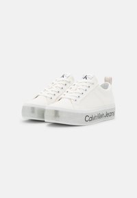 Calvin Klein Jeans FLATFORM  - Sneakers basse - bright white