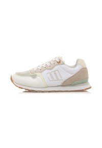 Zapatilla deportiva blanca con parte superior texturizada, acentos beige y una suela de goma. Cuenta con cordones y un detalle de logo en el costado.