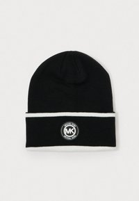 Schwarze Strickmütze mit einem weißen Streifen und einem runden Logo, das "MK" und "MICHAEL KORS" zeigt. Weicher Stoff, figurbetonter Schnitt.