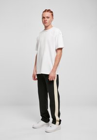 Urban Classics Pantaloni de trening - black
