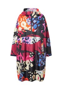 Poncho de pluie coloré avec capuche, au design oversize, et divers motifs animaliers dans des tons de rose, violet, noir et blanc.