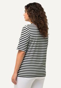 Ulla Popken STRIPED WILDLIFE GRAPHIC - Camiseta estampada - black
