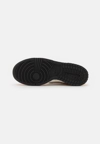 Nike Sportswear DUNK LOW - Sapatilhas - phantom/black/safety orange
