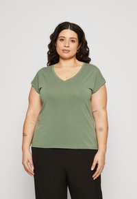 Vero Moda Curve - VMFILLI SS V-NECK GA NOOS CUR - Tricou basic - laurel wreath Imagine miniatură 1