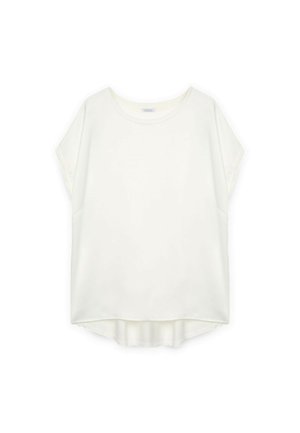 Biała bluzka krótki rękaw z okrągłym dekoltem i lekko zaokrąglonym dołem, zaprezentowana na białym tle.