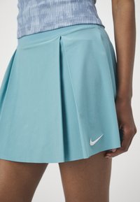 Nike Performance Pantalón corto de deporte - denim turq/white