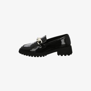 Schwarzer Lackleder-Slipper mit klobiger Sohle und silberner Kettendetail auf der Oberseite, Seitenansicht vor weißem Hintergrund.