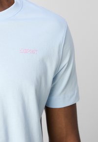 Esprit TEE - Osnovna majica kratkih rukava - pastel blue