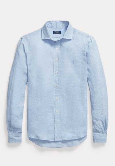 Chemise bleu clair à manches longues avec un petit motif à carreaux et un logo Polo Ralph Lauren brodé sur la poitrine gauche.