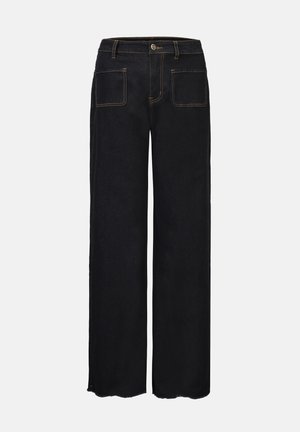 Pantalons en denim noir à jambe large, avec une finition soignée, cinq poches et des coutures dorées contrastantes. Ourlet brut pour un détail supplémentaire.