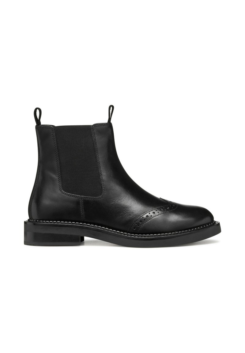 Stivali Chelsea in pelle nera con pannelli elastici laterali, punta rotonda, perforazioni decorative e linguette. Suola in gomma nera resistente.