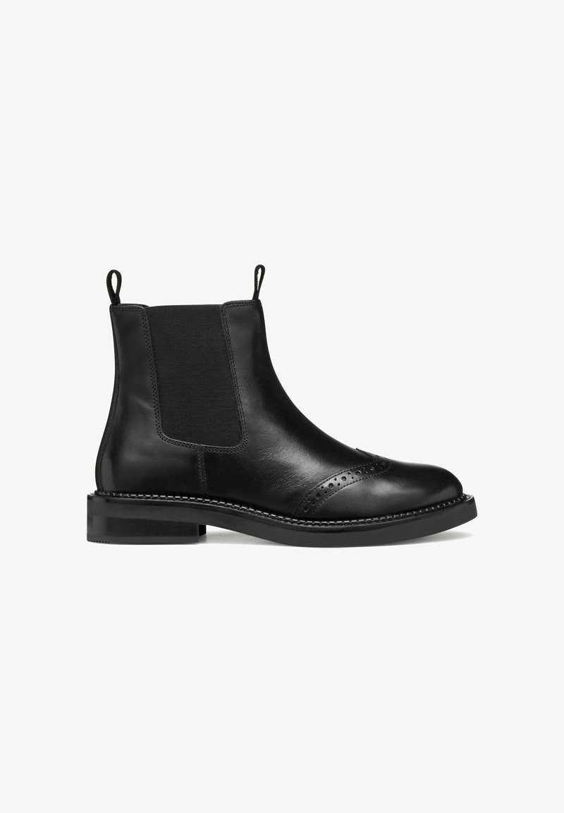 Botas Chelsea de cuero negro con paneles laterales elásticos, punta redonda, perforaciones decorativas y lengüetas de agarre. Suela de goma negra resistente.