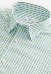 Next STRIPE REGULAR FIT - Vapaa-ajan kauluspaita - green