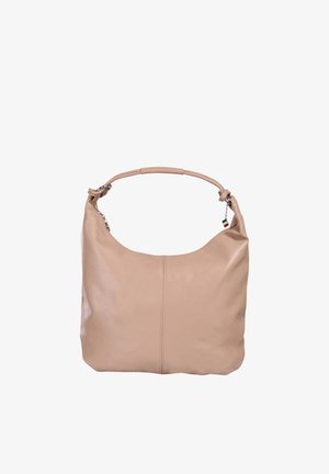 Beige lederen schoudertas met een handvat, zachte textuur en een klein bedeltje in de vorm van een Italiaanse vlag dat bij de bevestiging van het handvat hangt.