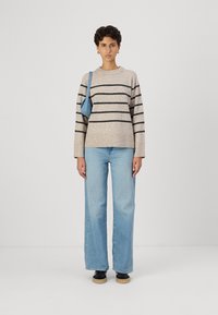 Vero Moda VMFLAWLESS O-NECK PULLOVER - Strikkegenser - silver mink