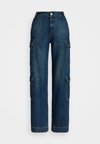 HIGH RISE WIDE LEG CARGO JEAN - Wide leg - haze wash