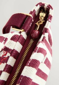 Cath Kidston Pirkinių krepšys - cherry stripe