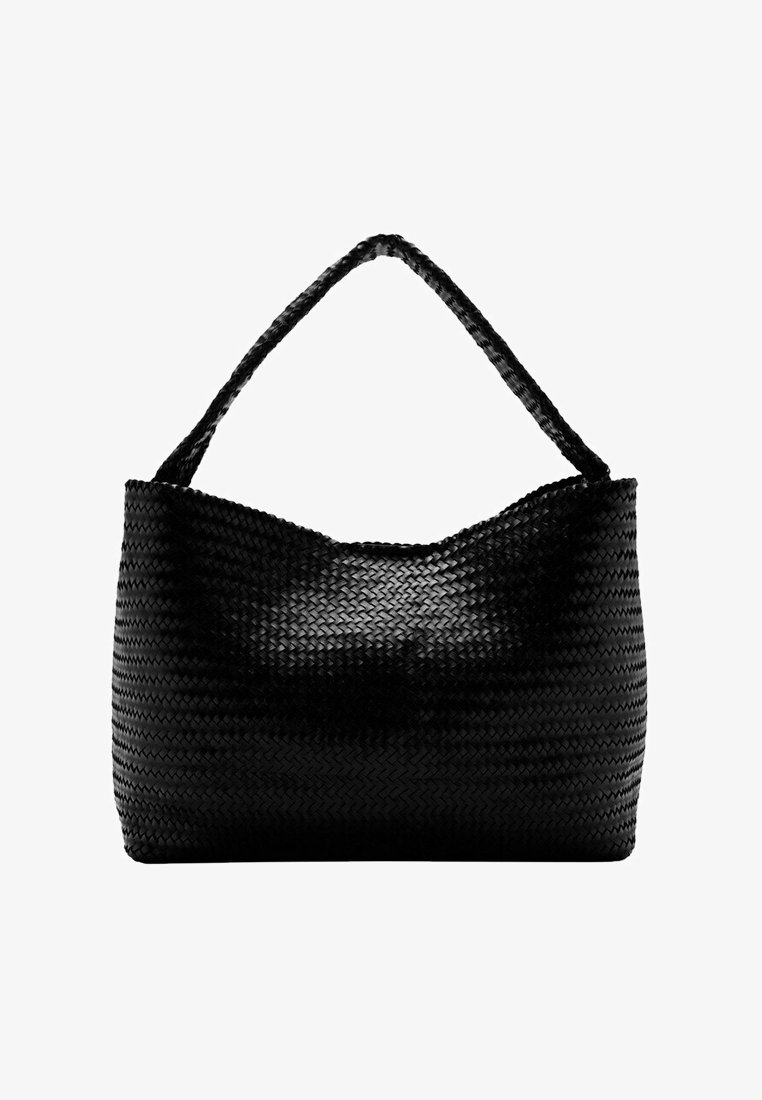 Geantă neagră țesută, cu un singur mâner împletit, formă dreptunghiulară și suprafață lucioasă texturată.