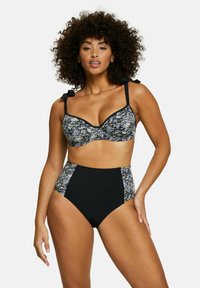 Bikini noir et à motifs avec un haut structuré et à armatures et un bas taille haute comportant des accents sur les panneaux latéraux. Le matériau a une texture lisse.